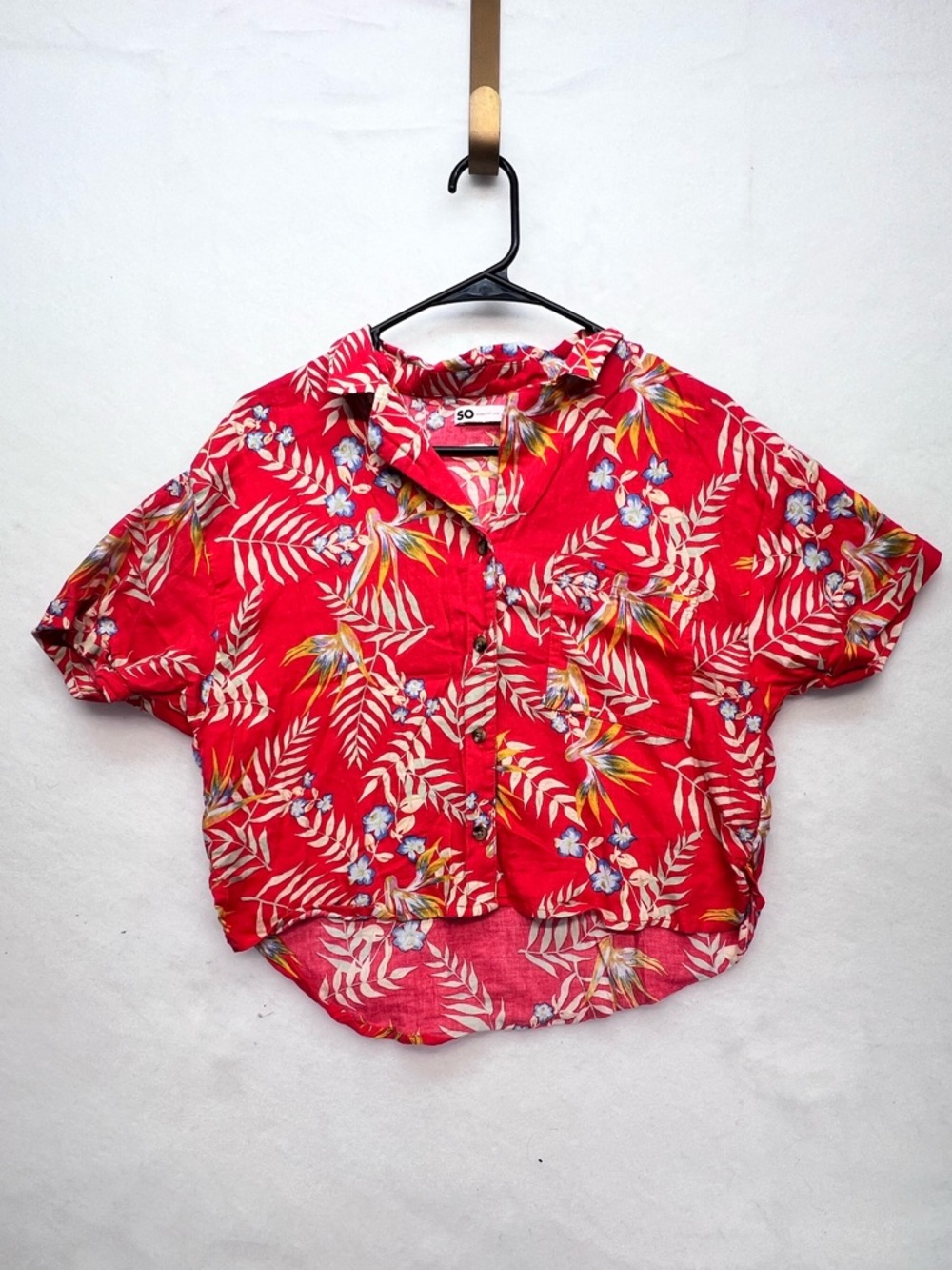 SO Hawaiian Tropical Button Up Cropped Shirt Women Red Floral Beach Vacation-M